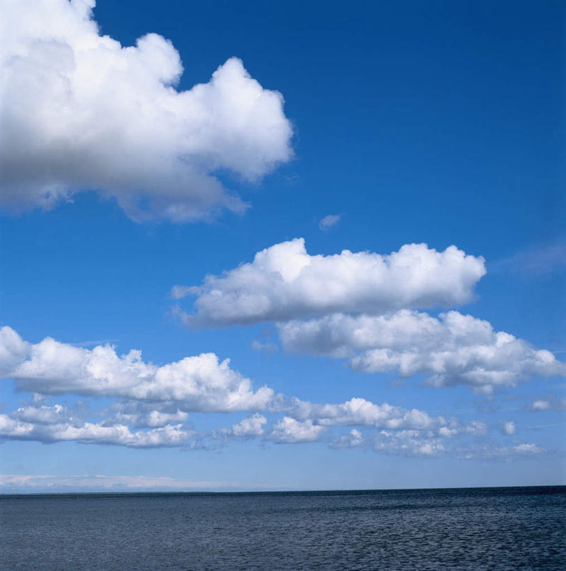 无人,竖图,室外,白天,正面,海浪,海洋,美景,景观,浪花,水平线,云,云朵,海平线,云彩,蓝色,白云,蓝天,天空,自然,海水,天,景色,晴朗,自然风光,海景,大海,风浪,海,海水的波动,近岸浪,涌浪,晴空,彩图