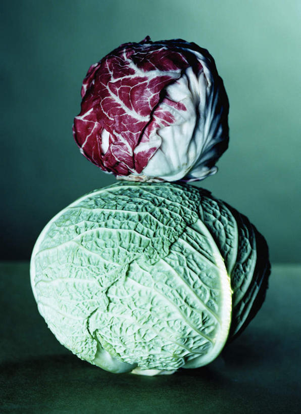 无人,竖图,室内,特写,白天,正面,蔬菜,椰菜,卷心菜,静物,两棵,一堆,绿色背景,堆叠,堆积,新鲜,食品,食物,红色,绿色,比较,摄影,有机食品,绿色食品,影棚,堆,衡量,结球甘蓝,甘兰,包心菜,彩图,影棚拍摄,拍摄