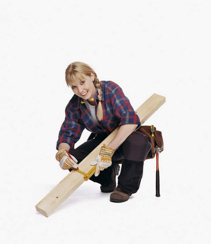 西方人,一个人,机修工,蹲,竖图,室内,白天,白色背景,正面,衬衫,欧洲,欧洲人,仅一个年轻女性,仅一个女性,仅一个人,条纹,工具,木板,棕色,工人,紫色,摄影,影棚,工具包,锯子,年轻女性,女人,女性,白种人,长发,机械师,机修工人,蹲着,彩图,全身,影棚拍摄,衬衣,拍摄