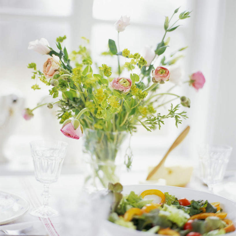 无人,竖图,俯视,室内,白天,窗户,桌面,蔬菜,杯子,餐具,水果,叶子,一堆,阴影,堆叠,堆积,新鲜,盛开,光线,碟子,盘,影子,墙,蔬菜沙拉,沙拉,绿叶,一叠,花蕾,色拉,白菜,沙律,玻璃窗,墙壁,墙面,花,花瓣,花朵,鲜花,粉色,阳光,盘子,水杯,碟,花苞,花蕊,嫩叶,有机食品,绿色食品,色拉酱,堆,千岛酱,叶,叶片,茶杯,彩图,高角度拍摄