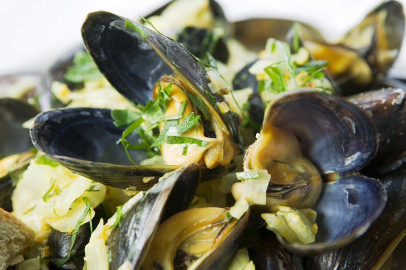 海鲜,无人,横图,俯视,室内,特写,白天,烹饪,西餐,蔬菜,贝壳,叶子,一堆,许多,阴影,堆叠,堆积,光线,贝类,影子,葱,青葱,料理,食品,绿叶,水产,葱末,菜肴,美食,海洋生物,食物,阳光,嫩叶,西式,佳肴,堆,水生动物,海产品,水生物,海底动物,叶,叶片,彩图,高角度拍摄