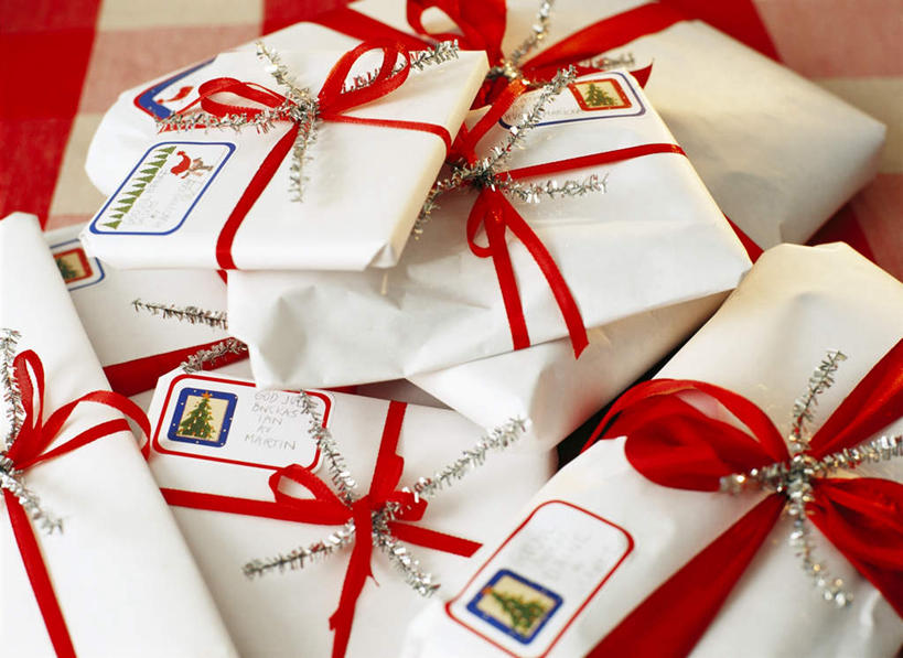 无人,横图,俯视,室内,特写,白天,静物,一堆,堆积,布料,丝绸,丝带,缎带,布纹,绸带,桌布,红色,灰色,餐巾,台布,信件,彩图,高角度拍摄