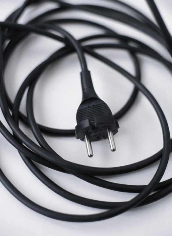 无人,竖图,俯视,室内,特写,白天,白色背景,静物,一根,电力,电线,线,电能,线路,摄影,影棚,电,电源,电源线,能量,彩图,高角度拍摄,影棚拍摄,拍摄