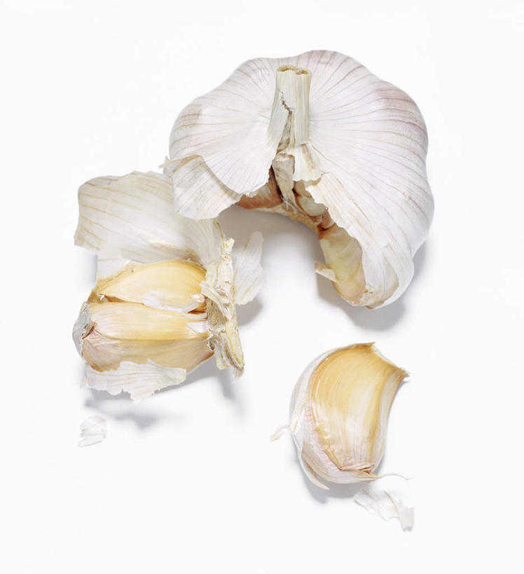 无人,竖图,俯视,室内,特写,白天,白色背景,蔬菜,蒜,静物,新鲜,食品,食物,一个,摄影,有机食品,绿色食品,影棚,单个,小蒜,大蒜,彩图,高角度拍摄,影棚拍摄,拍摄