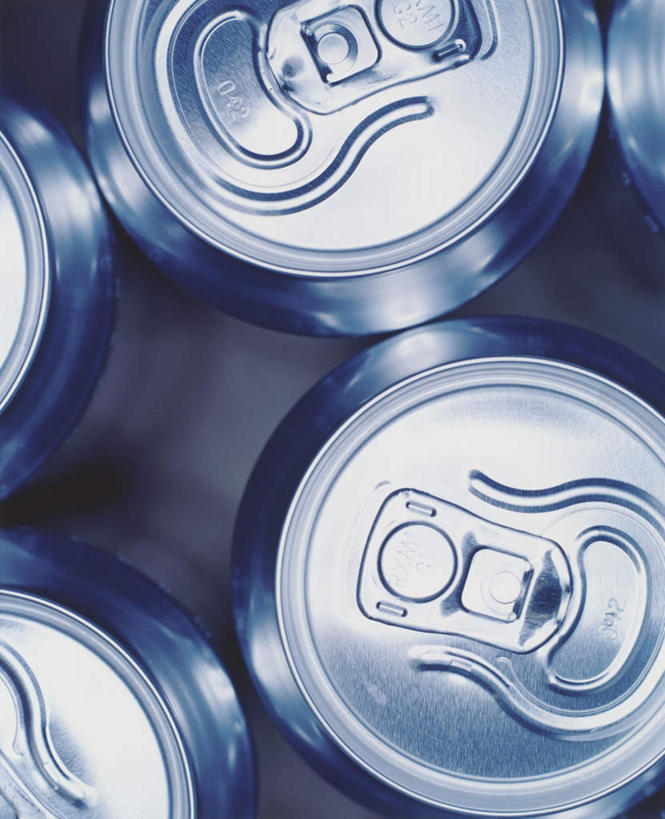 无人,竖图,俯视,室内,特写,白天,静物,金属制品,一堆,一排,堆叠,堆积,整齐,金属,圆形,包装,罐子,饮料,排列,容器,易拉罐,堆,队列,彩图,高角度拍摄