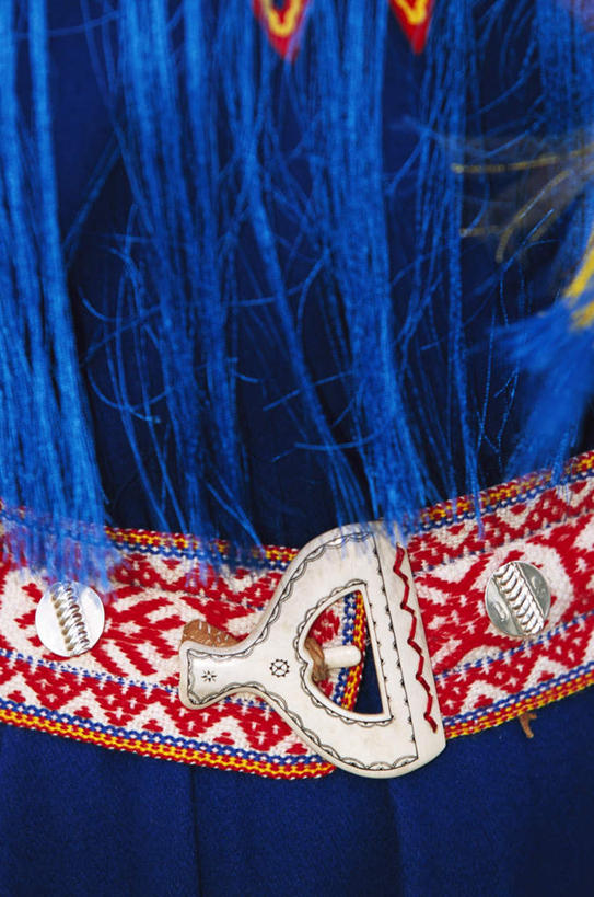 无人,竖图,俯视,室外,特写,白天,民族服装,静物,图案,腰带,红色,蓝色,皮带,配饰,裤带,彩图,高角度拍摄,传统服装,民俗服