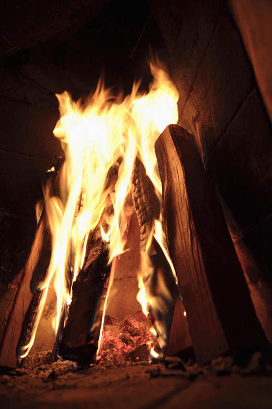 无人,竖图,室外,特写,夜晚,仰视,热情,火,火柴,火焰,木材,燃烧,木柴,天空,天,洋火,取火工具,柴禾,彩图,低角度拍摄