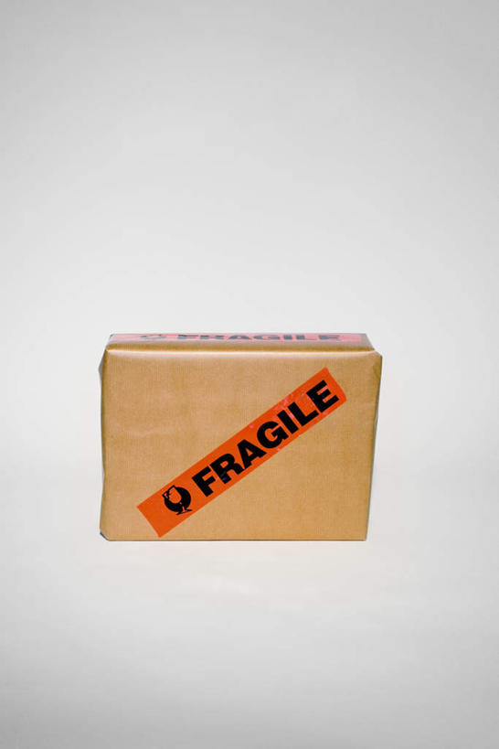 无人,竖图,室内,白天,白色背景,正面,科技,网络,信息,英文,标志,符号,数字,文字,邮件,字符,字母,警告,标识,邮箱,黑色,橙色,警示,通信,创意,摄影,影棚,英文字母,禁止,提醒,提示,限制,易碎,危险,彩图,影棚拍摄,拍摄