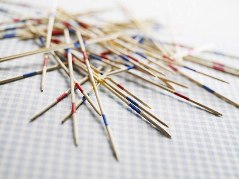 无人,横图,俯视,室内,特写,白天,游戏,桌面,玩具,一堆,许多,阴影,堆叠,堆积,朦胧,模糊,光线,影子,玩,娱乐,红色,蓝色,阳光,休闲,游戏棒,活动,堆,发泄,消遣,智力,撒棒,挑棍,宣泄,玩耍,嬉戏,彩图,高角度拍摄