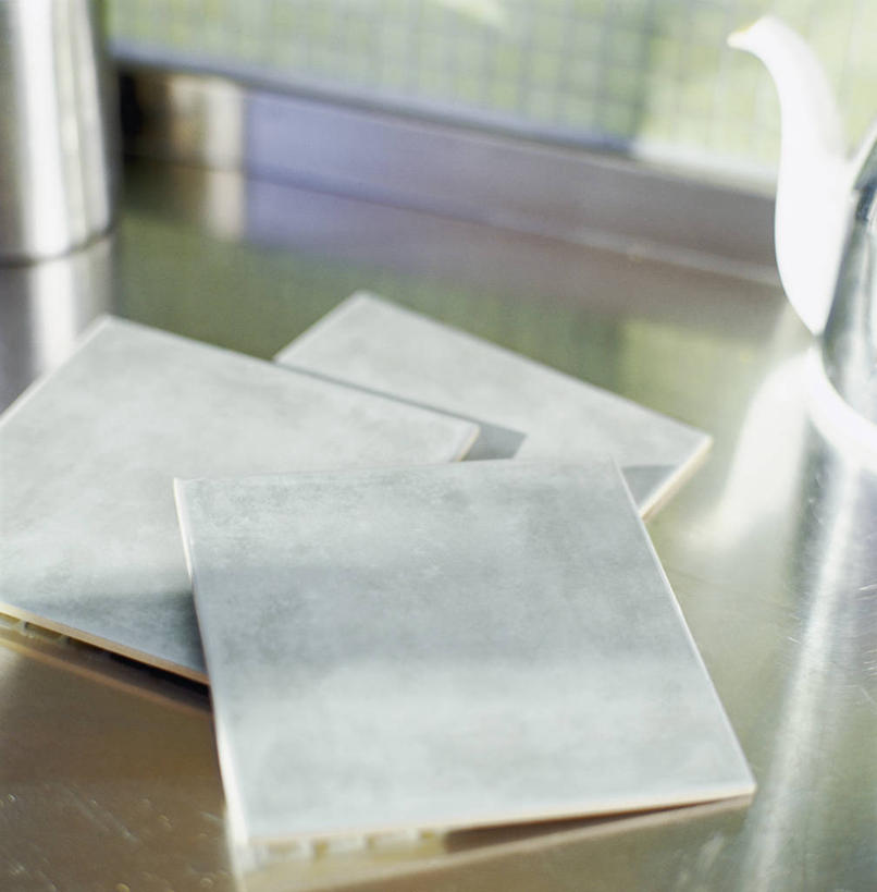 无人,竖图,俯视,室内,特写,白天,厨房,静物,阴影,朦胧,模糊,反射,壶,水槽,影子,咖啡壶,水斗,容器,彩图,高角度拍摄,灶间