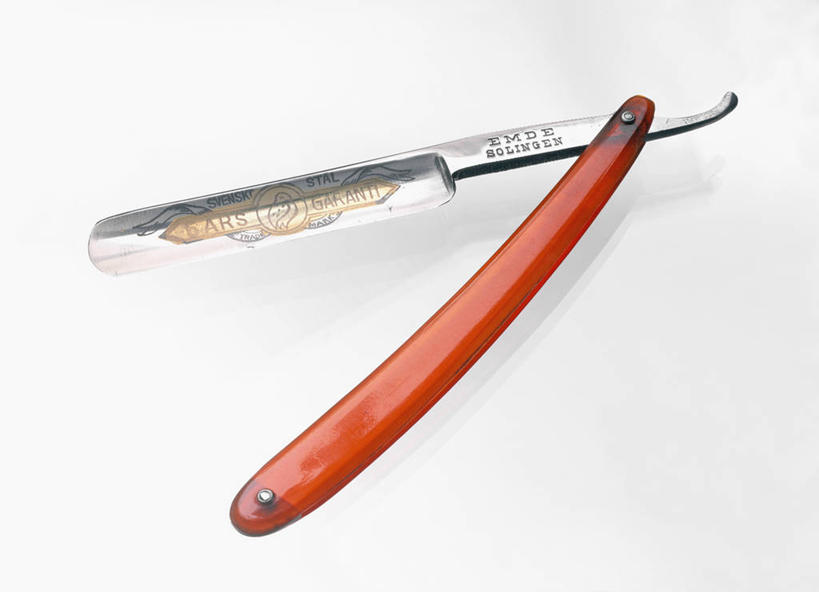 无人,横图,俯视,室内,特写,白天,白色背景,静物,一把,阴影,反射,影子,刀具,刀,橙色,摄影,影棚,美容工具,剃毛刀,剃刀,彩图,高角度拍摄,影棚拍摄,拍摄,耙刀