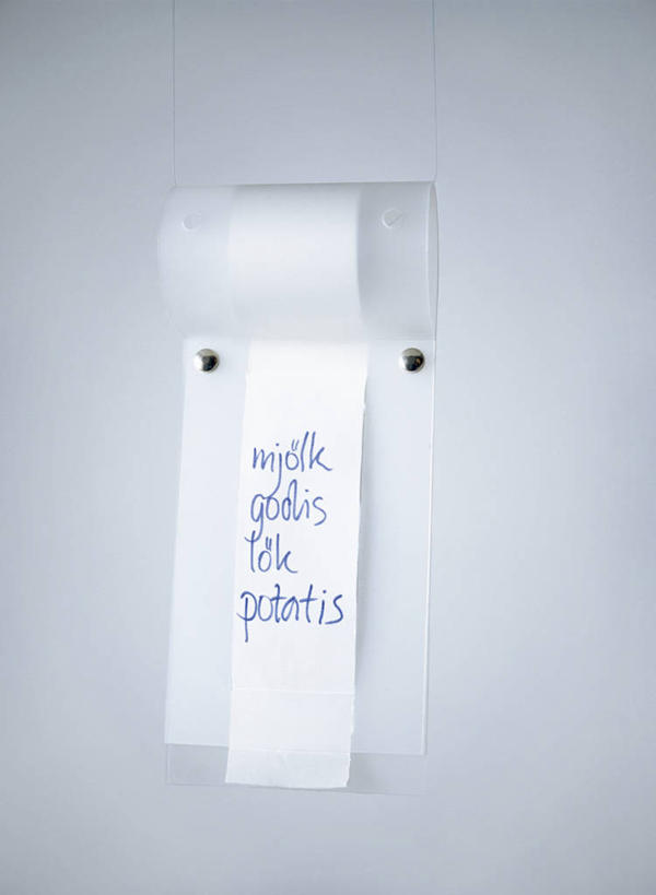 无人,竖图,室内,特写,白天,正面,厨房,静物,粘性,英文,标志,文字,字符,字母,墙,办公用品,便利贴,便签,标识,墙壁,墙面,文具,白色,英文字母,办公设备,文具用品,记事,快捷,文化工具,方便,N次贴,便条贴,告诉贴,即时贴,便贴纸,彩图,灶间