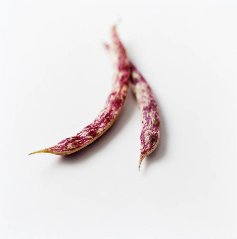 无人,竖图,俯视,室内,特写,白天,白色背景,植物,豆,蔬菜,阴影,新鲜,反射,影子,豆类,豆子,刀豆,食品,四季豆,食物,两个,摄影,有机食品,绿色食品,影棚,红芸豆,芸豆,豆科,菜豆,二季豆,白肾豆,架豆,玉豆,去豆,彩图,高角度拍摄,影棚拍摄,拍摄