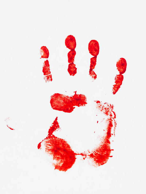 无人,竖图,室内,特写,白天,白色背景,正面,静物,阴影,反射,血,影子,痕迹,红色,血液,摄影,影棚,手印,张开五指,血迹,彩图,影棚拍摄,拍摄,五指张开