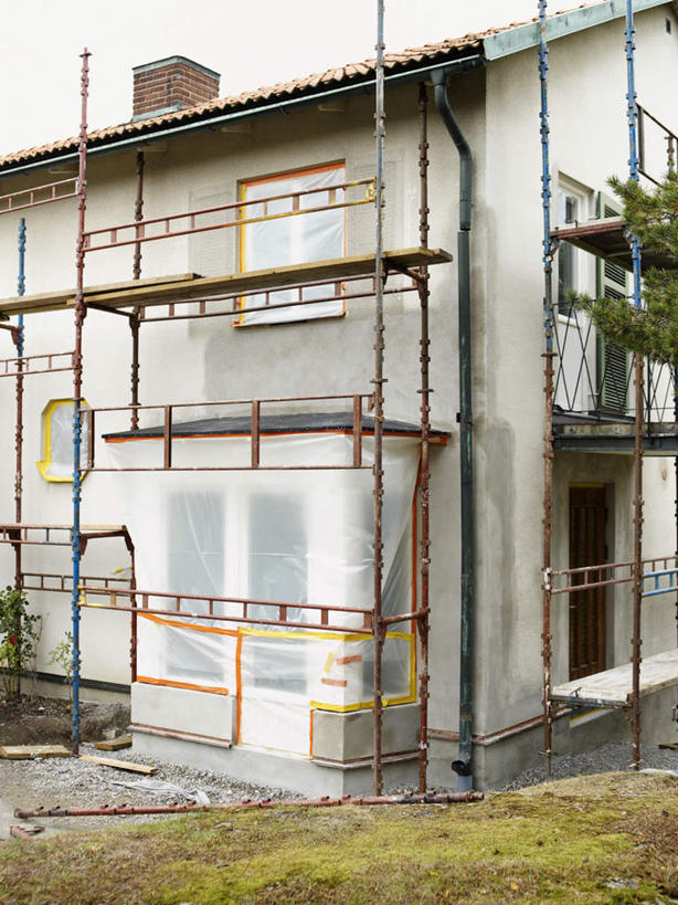 无人,家,竖图,室外,白天,正面,烟囱,草地,草坪,植物,窗户,瑞典,欧洲,一棵,房屋,屋子,楼房,玻璃窗,脚手架,住宅,草,树,树木,一个,蓝色,绿色,蓝天,天空,自然,天,生长,晴朗,单个,成长,斯堪的纳维亚,北欧,斯堪的纳维亚半岛,万里无云,辅助,瑞典王国,晴空,晴空万里,彩图,房子