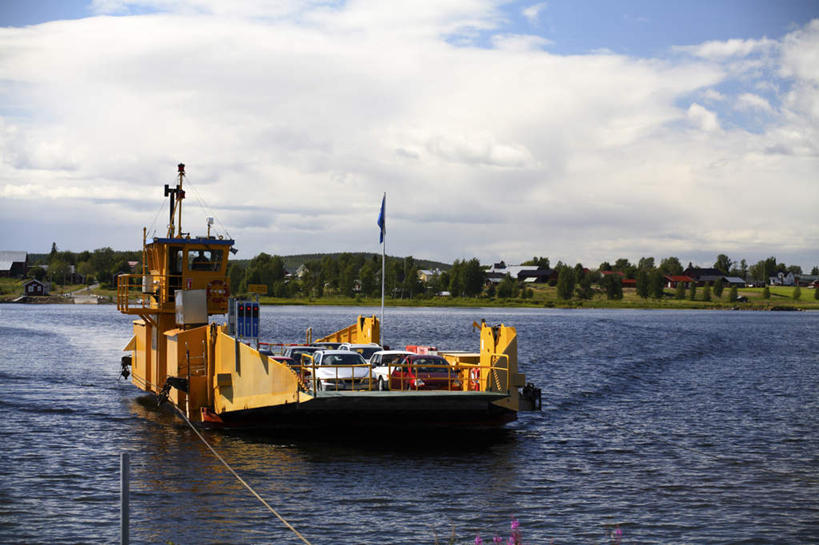 无人,横图,室外,白天,正面,旅游,度假,草地,草坪,湖,湖泊,美景,树林,水,植物,船,汽车,瑞典,欧洲,阴影,波纹,飞溅,溅,光线,液体,影子,湖面,景观,水滴,水流,水面,云,云朵,云彩,娱乐,车,水珠,草,树,树木,蓝色,绿色,白云,蓝天,水纹,天空,阳光,自然,船尾波,交通工具,轿车,波浪,湖水,天,享受,休闲,景色,放松,运输船,生长,晴朗,成长,斯堪的纳维亚,喷洒,自然风光,载具,北欧,斯堪的纳维亚半岛,瑞典王国,晴空,彩图