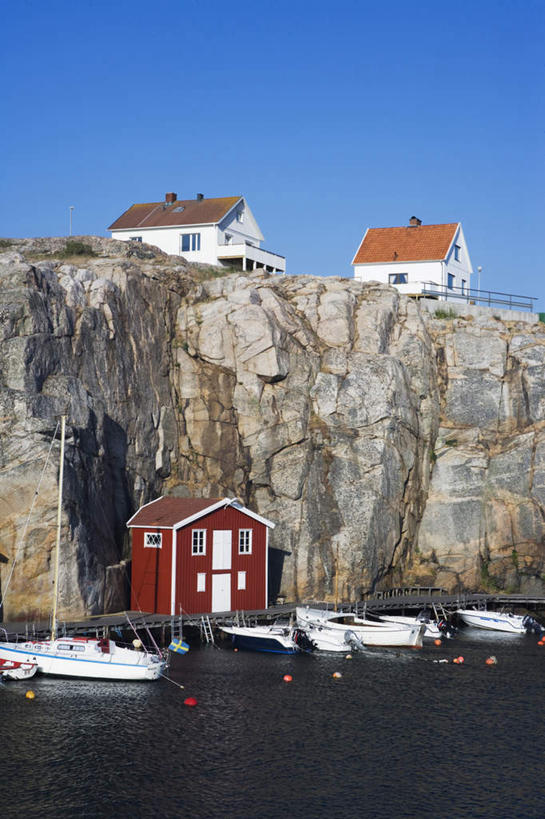 无人,家,竖图,室外,白天,正面,旅游,度假,湖,湖泊,美景,山,山脉,水,轮船,船,瑞典,欧洲,房屋,屋子,湖面,景观,山峰,水流,水面,山峦,娱乐,楼房,住宅,蓝色,蓝天,天空,自然,交通工具,湖水,群山,天,享受,休闲,景色,放松,斯堪的纳维亚,自然风光,载具,北欧,斯堪的纳维亚半岛,布胡斯,瑞典王国,彩图,房子