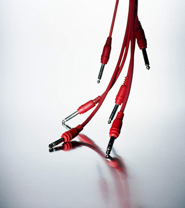 无人,竖图,俯视,室内,特写,白天,白色背景,静物,许多,阴影,光线,插头,电线,影子,阳光,摄影,影棚,彩图,高角度拍摄,影棚拍摄,拍摄