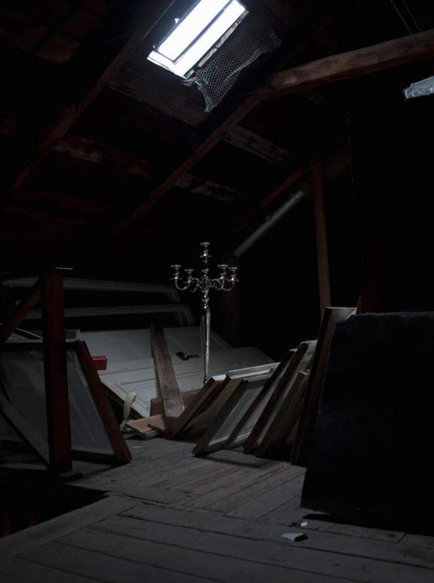 无人,竖图,室内,特写,白天,正面,窗户,静物,一堆,堆叠,堆积,墙,仓库,玻璃窗,墙壁,墙面,堆,彩图,堆栈