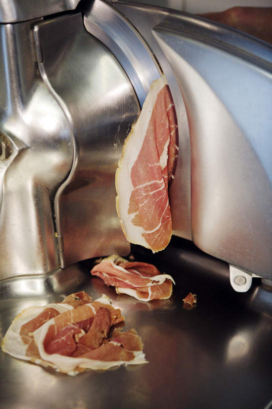 无人,竖图,室内,特写,白天,正面,烹饪,西餐,机器,静物,金属制品,金属,肉,牛肉,料理,食品,菜肴,美食,肉类,食物,一个,机械,西式,摄影,佳肴,影棚,单个,肉食,切片机,彩图,影棚拍摄,拍摄