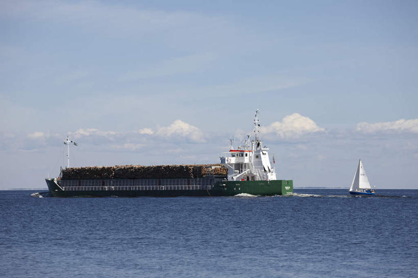帆船,无人,横图,室外,白天,正面,海浪,海洋,船,货轮,一艘,波纹,飞溅,溅,液体,浪花,水滴,水平线,云,云朵,海平线,涟漪,云彩,水珠,蓝色,白云,蓝天,水纹,天空,海水,船尾波,交通工具,波浪,天,晴朗,喷洒,载具,海景,水晕,大海,风浪,海,海水的波动,近岸浪,涌浪,晴空,彩图
