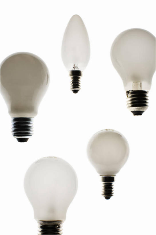 无人,竖图,俯视,室内,特写,白天,白色背景,节能,静物,照明,五个,许多,阴影,环保,反射,灯泡,影子,灯,节能灯,灯具,摄影,白炽灯,影棚,能源,照亮,低碳,照明工具,白炽灯泡,梨形灯泡,荧光灯,梨形,火焰灯泡,尖形灯泡,烛形灯泡,彩图,高角度拍摄,影棚拍摄,拍摄