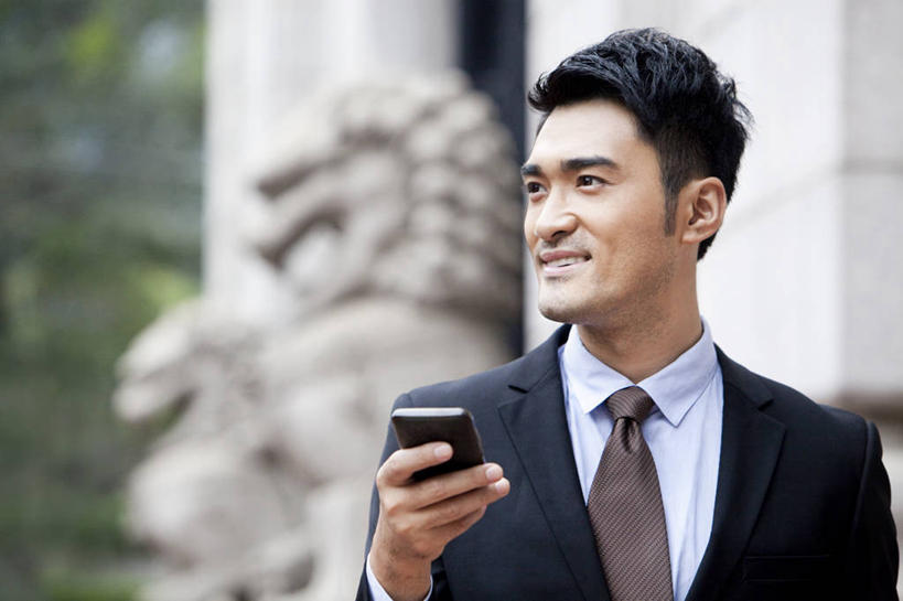 东方人,成年人,脸,头,脸颊,一个人,商务人士,商务男性,银行,笑,微笑,露齿笑,横图,室外,特写,白天,正面,衬衫,商务,快乐,通讯,幸福,骄傲,成功,信心,互联网,技术,建筑,手机,雕塑,香港,中国,亚洲,仅一个男性,仅一个人,套装,正装,触摸屏,领带,联系,拿着,肩膀,仅一个年轻男性,职业,独立,办公大楼,个性,活力,金融,投资,摄影,生活方式,便利,享乐,成就,都市风光,发短信,决心,商务装,网上银行,网上冲浪,市区,工薪阶层,智能手机,渴望,东亚,无线电技术,技能,想法,金融区,男人,男性,年轻男性,亚洲人,中国人,年轻人,头部,脸部,脸蛋,面部,白领,上班族,彩图,衬衣,欢乐,办公室职员,手机银行,财会