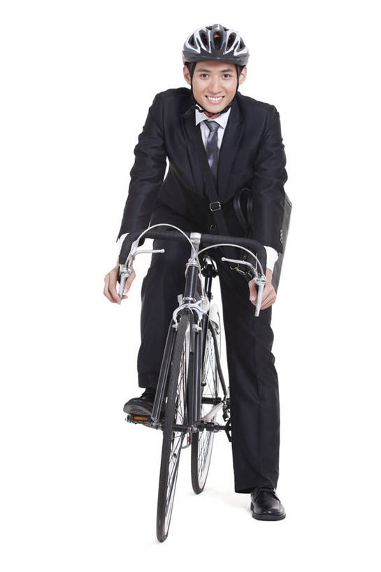东方人,成年人,一个人,商务人士,商务男性,笑,微笑,露齿笑,竖图,留白,白色背景,正面,衬衫,快乐,幸福,自行车,北京,中国,亚洲,仅一个男性,仅一个人,套装,正装,公文包,车,脚踏车,仅一个年轻男性,骑,交通工具,骑车,休闲,运输,摄影,影棚,生活方式,动作,载具,摄影棚,肖像,商务装,工薪阶层,东亚,自行车头盔,环境保护,自行车运动,男人,男性,年轻男性,亚洲人,中国人,年轻人,白领,上班族,休闲活动,彩图,影棚拍摄,衬衣,欢乐,拍摄,办公室职员