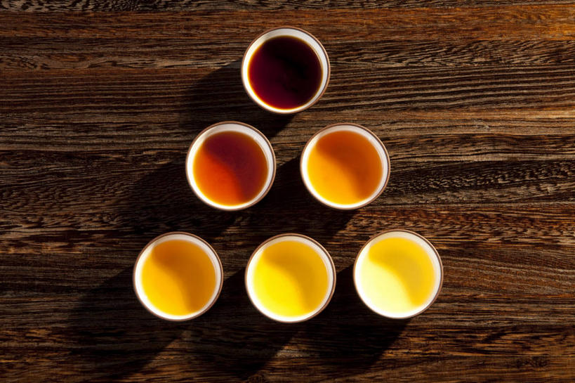 无人,横图,室内,茶,桌子,静物,亚洲,形状,木制,圆形,材料,瓷器,茶道,茶叶,陶瓷制品,排列,茶馆,安静,颜色,摄影,有机食品,生活方式,茶色,高雅,中国文化,热饮,茶杯,彩图,传统文化