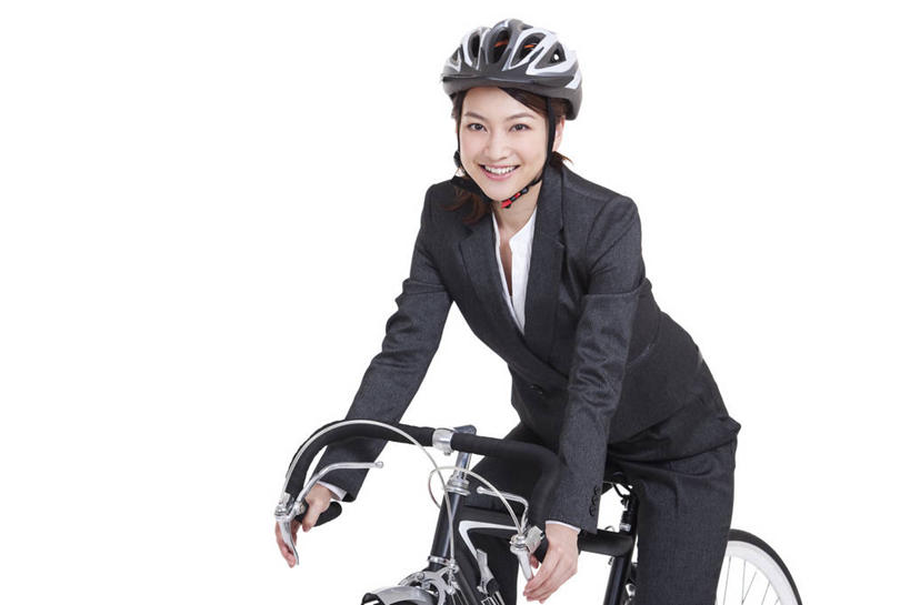 东方人,成年人,一个人,商务人士,商务女性,笑,微笑,露齿笑,横图,留白,白色背景,侧面,时尚,快乐,幸福,信心,自行车,北京,中国,亚洲,仅一个年轻女性,仅一个女性,仅一个人,套装,正装,车,脚踏车,骑,交通工具,骑车,休闲,活力,运输,摄影,影棚,生活方式,幽默,动作,载具,摄影棚,商务装,工薪阶层,东亚,自行车头盔,环境保护,自行车运动,年轻女性,女人,女性,亚洲人,中国人,年轻人,白领,上班族,彩图,影棚拍摄,欢乐,拍摄,办公室职员