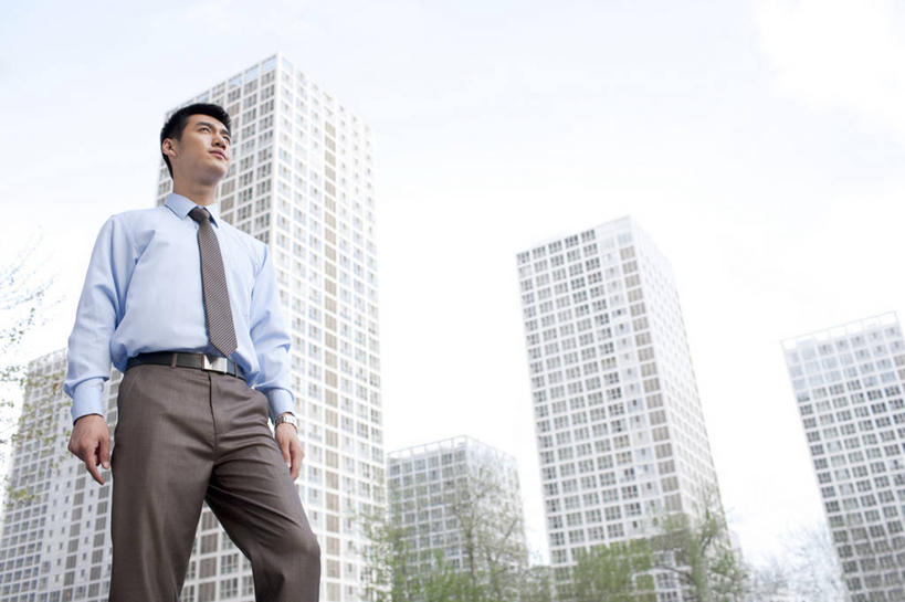 东方人,成年人,一个人,商务人士,商务男性,站,横图,室外,白天,侧面,仰视,衬衫,商务,智慧,成功,信心,城市,摩天大楼,北京,中国,亚洲,仅一个男性,仅一个人,套装,正装,领带,方向,现代,仅一个年轻男性,职业,摄影,领导,经理,都市风光,肖像,商务装,工薪阶层,东亚,把握,男人,男性,年轻男性,亚洲人,中国人,年轻人,白领,商人,上班族,彩图,低角度拍摄,衬衣,短发,首席执行官,掌控