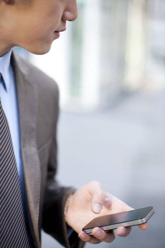 手,一个人,商务人士,商务男性,竖图,室外,特写,白天,衬衫,商务,通讯,手机,北京,中国,亚洲,套装,领带,拿着,职业,人体,摄影,部分,经理,商务装,工薪阶层,东亚,白领,商人,上班族,彩图,衬衣,首席执行官