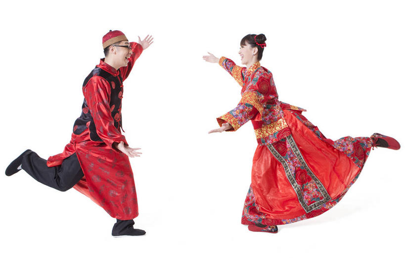 东方人,成年人,两个人,跑,笑,微笑,露齿笑,横图,留白,白色背景,侧面,快乐,兴奋,幸福,北京,中国,春节,亚洲,节日,眼镜,浪漫,传统,刺激,盛装,衣服,面对面,活力,摄影,影棚,愉悦,发髻,中国文化,摄影棚,东亚,真爱,异性恋,男人,男性,年轻男性,年轻女性,女人,女性,亚洲人,中国人,年轻人,拥抱,彩图,影棚拍摄,传统服装,装扮,爱,欢乐,拍摄,伴侣,唐装,传统文化,挨着,传统节日