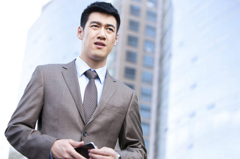 东方人,成年人,一个人,商务人士,商务男性,站,横图,室外,特写,白天,正面,衬衫,商务,通讯,城市,手机,北京,中国,亚洲,仅一个男性,仅一个人,套装,正装,拿着,现代,仅一个年轻男性,职业,摄影,经理,忧虑,都市风光,肖像,商务装,工薪阶层,东亚,担心,男人,男性,年轻男性,亚洲人,中国人,年轻人,白领,商人,上班族,半身,彩图,衬衣,短发,首席执行官