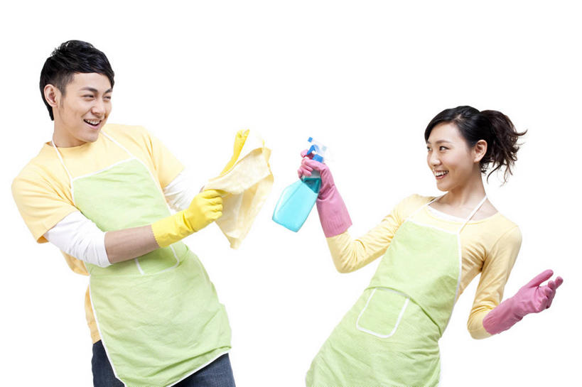 东方人,成年人,两个人,家庭,夫妻,笑,微笑,露齿笑,横图,竖图,白色背景,正面,爱情,家务,快乐,兴奋,纯洁,亚洲,喷,瓷器,围裙,浪漫,拿着,休闲装,干净,刺激,拖把,温暖,温馨,一家人,面对面,恩爱,可爱,童年,童趣,恋人,生活方式,家庭妇女,幽默,和睦,享乐,喷雾瓶,童真,东亚,烂漫,无邪,北京市,清洗剂,异性恋,天真,男人,男性,年轻男性,年轻女性,女人,女性,亚洲人,中国人,年轻人,夫妇,情侣,半身,彩图,影棚拍摄,欢乐,伴侣,融洽,家务劳动