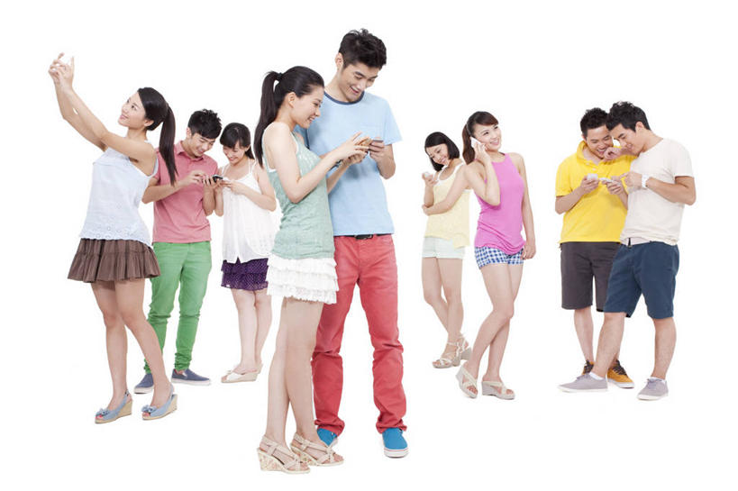 东方人,成年人,人群,举,笑,微笑,露齿笑,横图,留白,白色背景,时尚,快乐,通讯,友谊,幸福,互联网,手机,北京,中国,亚洲,屏幕,触摸屏,拿着,休闲装,拍照,放松,活力,乐趣,摄影,影棚,生活方式,酷,享乐,摄影棚,发短信,忙碌,网上冲浪,智能手机,东亚,无线电技术,男人,男性,年轻男性,年轻女性,女人,女性,亚洲人,中国人,年轻人,彩图,影棚拍摄,欢乐,拍摄,挨着