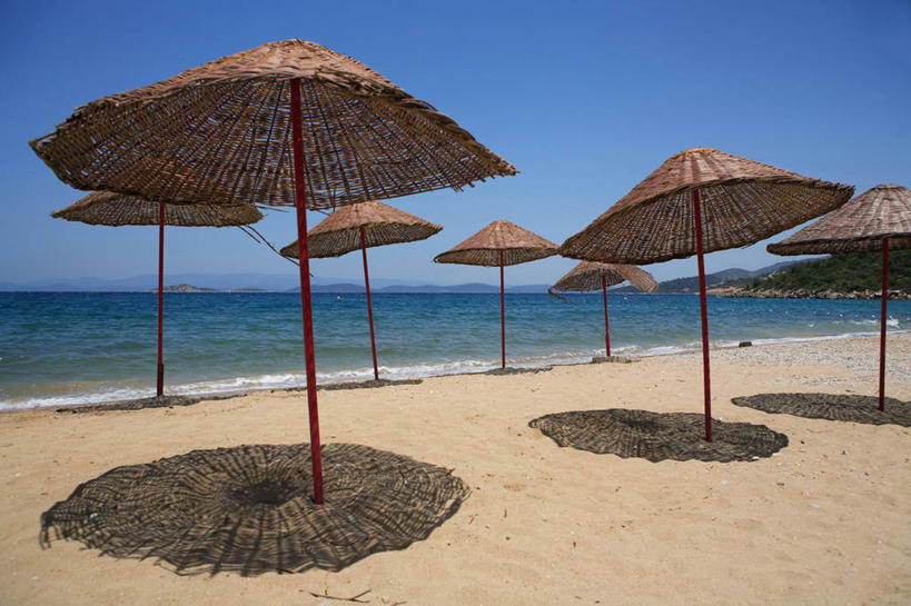 无人,横图,室外,白天,度假,重复,水,亚洲,阴影,丰富,沙子,液体,遮阳伞,陆地,水平线,调料,盐,调味品,图像,调味料,阳伞,食盐,蓝色,风景,天空,摄影,盐水,万里无云,海滩,彩图,旅行