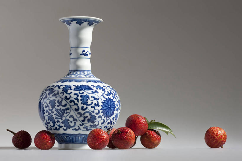 无人,横图,彩色,留白,荔枝,静物,水果,中国,亚洲,灰色背景,材料,瓷器,食品,陶瓷制品,饮食,摄影,有机食品,影棚,青花瓷,五颜六色,宁静,色彩斑斓,维生素,清新,中国文化,摄影棚,五彩缤纷,东亚,健康食物,五彩斑斓,五光十色,彩图,影棚拍摄,拍摄,传统文化