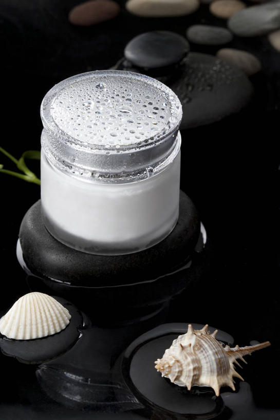 无人,竖图,特写,化妆,美容,静物,护肤,润肤露,保养,享受,休闲,鹅卵石,放松,保健,摄影,简单,化妆用品,华贵,纯净,养颜,彩图,影棚拍摄,SPA美容