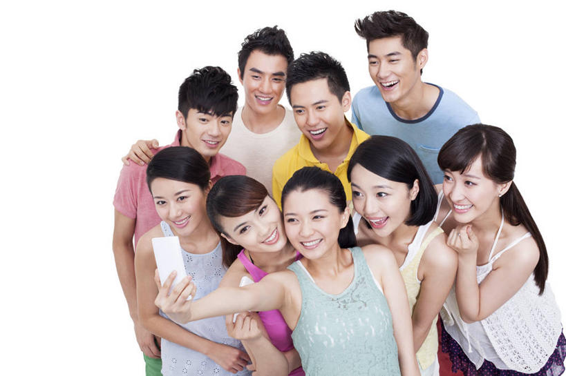 东方人,成年人,人群,站,举,笑,微笑,露齿笑,横图,俯视,留白,白色背景,时尚,快乐,通讯,友谊,幸福,分享,手机,北京,中国,亚洲,拿着,休闲装,拍照,看,乐趣,自拍,摄影,影棚,生活方式,便利,酷,享乐,摄影棚,肖像,出示,智能手机,东亚,集体照,无线电技术,团结,男人,男性,年轻男性,年轻女性,女人,女性,亚洲人,中国人,年轻人,半身,彩图,高角度拍摄,影棚拍摄,欢乐,拍摄,挨着