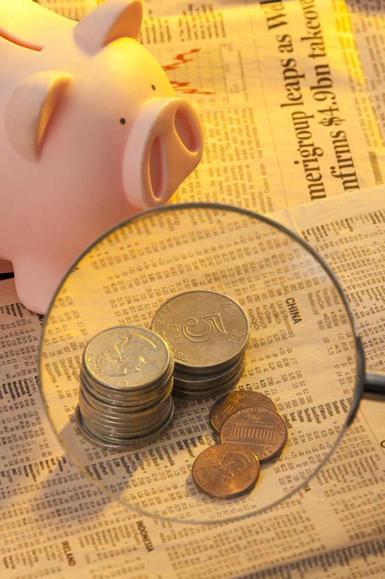 无人,竖图,俯视,特写,商务,阅读,智慧,赚钱,风险,竞争,股票,钱,人民币,数据,静物,报纸,北京,日光,中国,亚洲,学习,丰富,检查,分析,信息,放大镜,钱币,图表,文字,容器,概念,储蓄罐,器皿,储蓄,存钱,浏览,财富,金融,理财,投资,摄影,经济,放大,新闻,部分,准确,资金,存钱罐,利润,存款,流通,挑战,贸易,东亚,发展,搜寻,计划书,贮钱罐,储钱罐,扑满,策略,繁荣,技能,想法,机会,判断,货币,现金,硬币,彩图,高角度拍摄,机遇,报刊,财会,股票行情