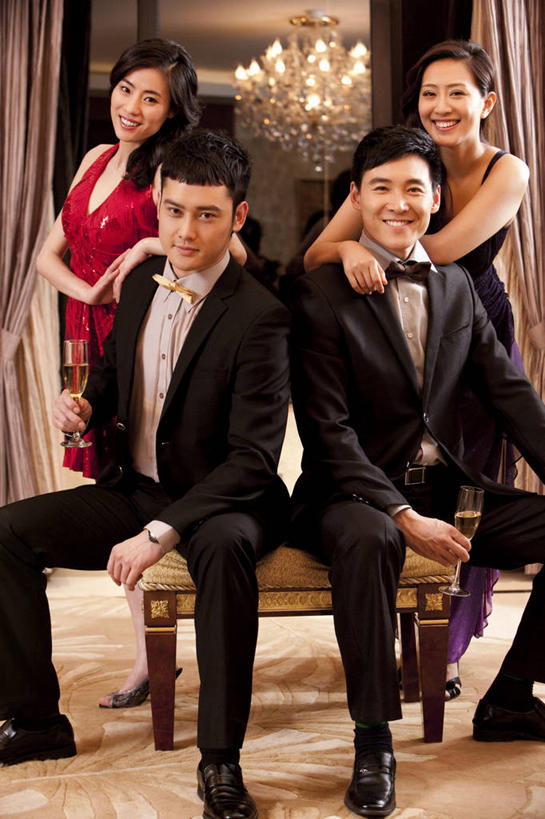 东方人,成年人,四个人,夫妻,坐,竖图,夜晚,晚礼服,爱情,聚会,快乐,幸福,正装,浪漫,晚会,香槟,恩爱,乐趣,约会,恋人,摄影,生活方式,高雅,优美,享乐,华贵,肖像,水晶吊灯,欧洲文化,集体照,异性恋,男人,男性,年轻男性,年轻女性,女人,女性,亚洲人,中国人,年轻人,夫妇,情侣,休闲活动,彩图,晚宴服,舞会服,洋服,洋装,夜礼服,伴侣,上流社会