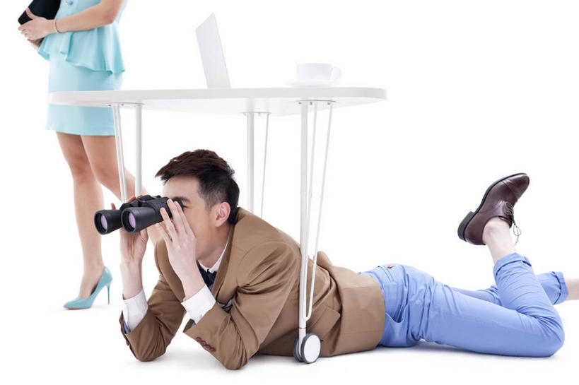 东方人,成年人,两个人,同事,商务人士,商务男性,商务女性,办公室,站,躺,横图,室内,留白,白色背景,侧面,衬衫,商务,时尚,成功,合作,团队,集体,信心,桌子,椅子,北京,中国,亚洲,套装,正装,注视,现代,书桌,队伍,观察,看,趴着,职业,调情,摄影,影棚,生活方式,观看,幽默,办公椅,察看,领导,隐藏,成就,关注,摄影棚,商务装,合伙,领袖,工薪阶层,东亚,邪恶,双筒望远镜,性骚扰,男人,男性,年轻男性,年轻女性,女人,女性,亚洲人,中国人,年轻人,白领,上班族,彩图,影棚拍摄,衬衣,欢乐,拍摄,窥视,办公室职员,韩版