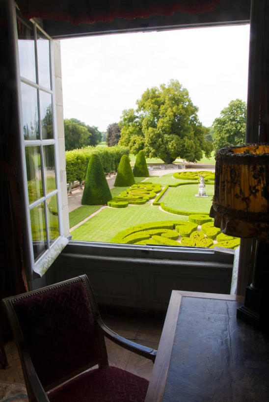 无人,竖图,室内,草坪,窗户,椅子,法国,欧洲,花坛,城堡,园艺,注视,书桌,草,绿色,风景,打开,观察,看,摄影,生长,观看,园林,察看,开启,关注,雪浓梭堡,彩图
