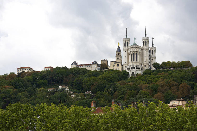 无人,教堂,横图,室外,白天,旅游,山,建筑,法国,巴黎圣母院,欧洲,宏伟,树,绿色,风景,地标建筑,摄影,建造,里昂,彩图,旅行