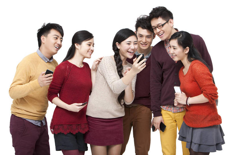 东方人,成年人,微笑,横图,留白,白色背景,侧面,毛衣,时尚,快乐,满意,兴奋,友谊,幸福,互联网,手机,北京,中国,春节,亚洲,节日,拿着,休闲装,刺激,休闲,摄影,影棚,便利,享乐,愉悦,摄影棚,出示,网上冲浪,智能手机,东亚,无线电技术,男人,男性,年轻男性,年轻女性,女人,女性,亚洲人,中国人,年轻人,彩图,影棚拍摄,欢乐,拍摄,法定假日,挨着,传统节日