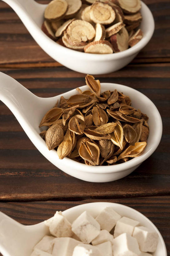 无人,医生,竖图,特写,化妆,美容,静物,北京,中国,亚洲,一排,护肤,药,准备,整齐,材料,瓷器,草药,药草,芭蕉,书桌,传统,排列,汤匙,医护人员,医疗人员,保养,享受,休闲,健康,放松,保健,摄影,有机食品,多样,堆,甘草,草本,队列,中国文化,选择,干的,营养品,中医,东亚,养颜,技能,茯苓,大夫,彩图,SPA美容,传统文化,汉医,成分