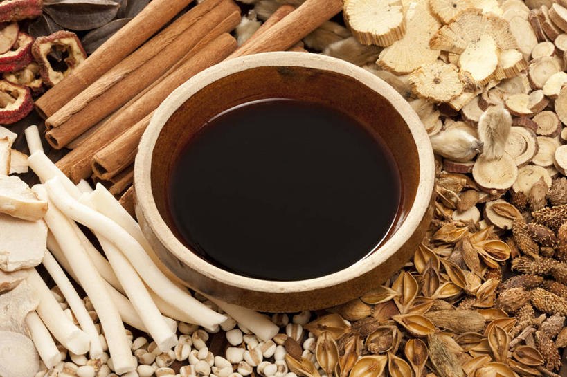 无人,医生,横图,俯视,特写,化妆,美容,植物,连翘,静物,北京,中国,亚洲,许多,护肤,药,准备,堆叠,丰富,材料,瓷器,液体,草药,药草,陶瓷制品,肉桂,很多,传统,中药,药水,碗,医护人员,医疗人员,保养,享受,休闲,健康,山楂树,放松,保健,摄影,有机食品,多样,堆,甘草,研磨,草本,中国文化,医疗器械,药材,中草药,选择,干的,营养品,薏米,中医,东亚,养颜,中药材,本草,技能,大夫,青翘,落翘,连壳,黄奇丹,黄花条,彩图,高角度拍摄,全画面,全框架,全帧,影棚拍摄,SPA美容,木通,全画幅,传统文化,汉医,成分