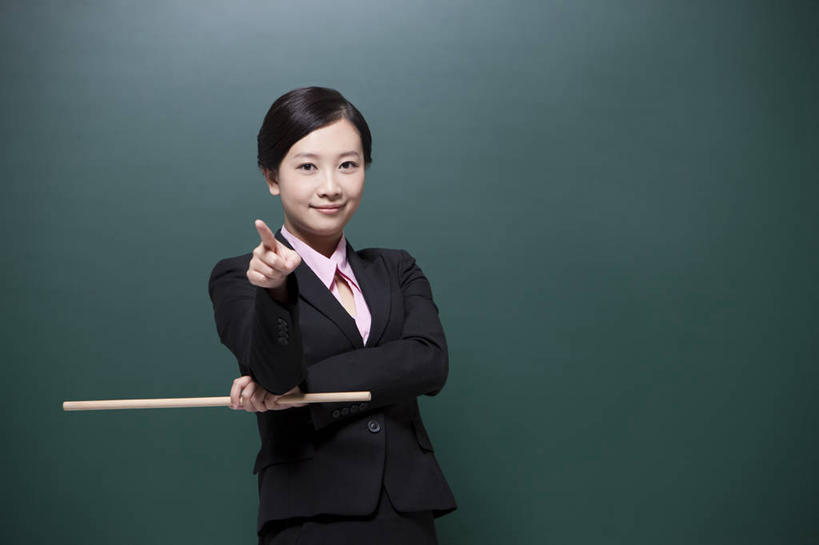 点心,奶酪,东方人,成年人,一个人,教师,笑,微笑,露齿笑,横图,室内,白天,留白,正面,快乐,幸福,智慧,信心,北京,中国,亚洲,仅一个年轻女性,仅一个女性,仅一个人,指,准备,套装,正装,干酪,起司,食品,芝士,教育,营养,拿着,指点,方向,食物,黑板,零食,教,职业,教室,乳酪,摄影,生活方式,指导,乳制品,知识,指向,解释,关爱,努力,肖像,发酵,东亚,责任,贡献,年轻女性,女人,女性,亚洲人,中国人,年轻人,讲师,半身,彩图,大学,小学,奶酪棒,芝士棒