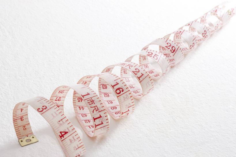 无人,横图,俯视,留白,白色背景,静物,北京,中国,亚洲,形状,测量,螺旋,卷尺,概念,健康,摄影,测量工具,控制,瘦身,东亚,彩图,高角度拍摄,影棚拍摄